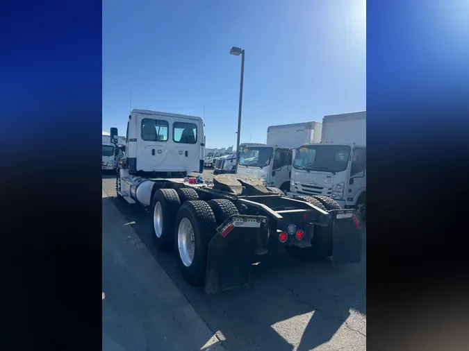 2018 FREIGHTLINER/MERCEDES CASCADIA 125