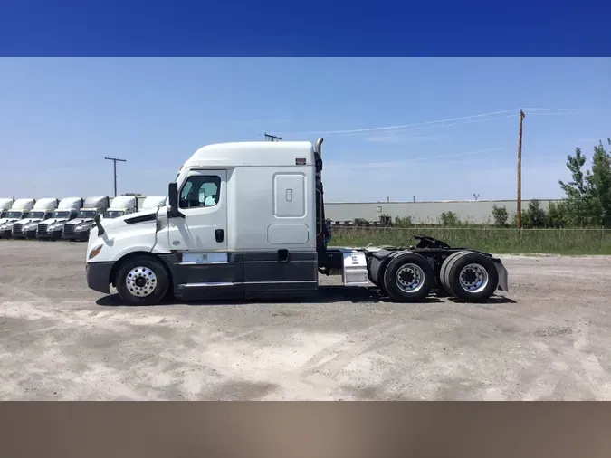 2022 Freightliner Cascadia 126d51219e86a69fa5f4576b652563a7f27