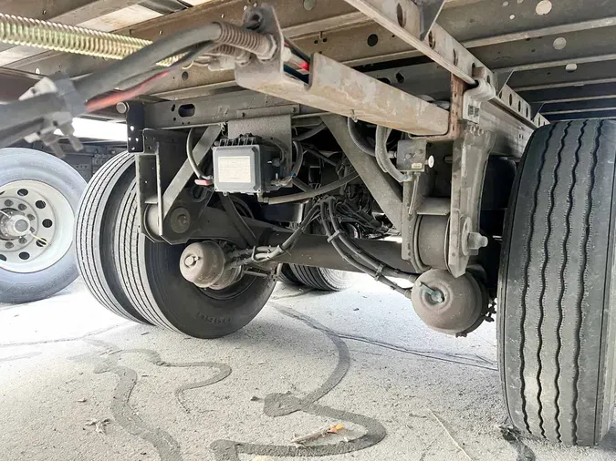 2017 UTILITY VS2RAd5127995f7e25e6b8d65f4511389db7b