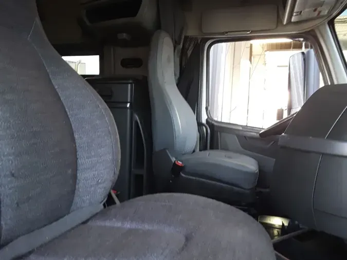 2019 VOLVO VNL64T-760