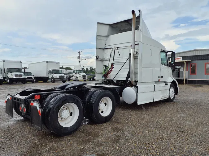 2019 VOLVO VNR64T-640