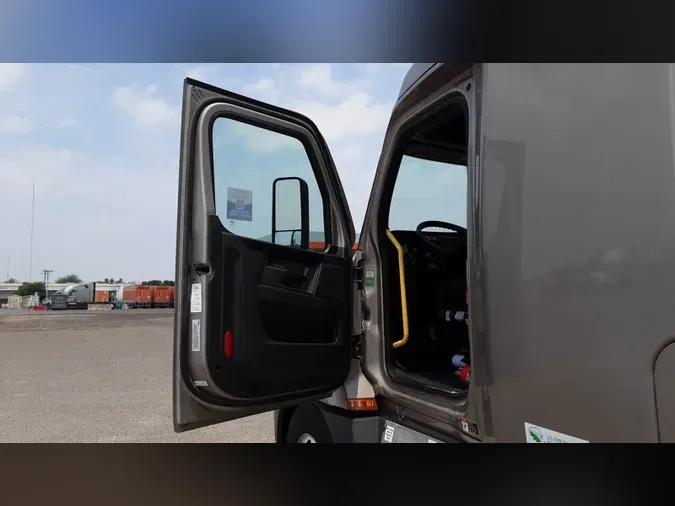 2025 Freightliner Cascadia 126d517e1dcc53e62a9a9f5e8a73af46375