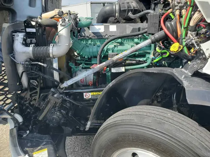 2024 VOLVO VNL64T760