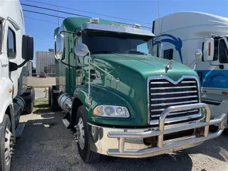 2017 MACK CXU613