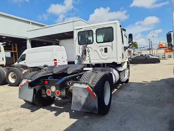 2016 FREIGHTLINER/MERCEDES CASCADIA 113