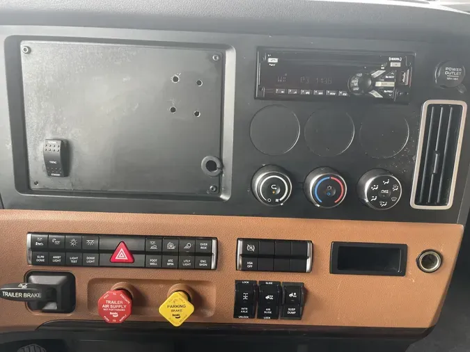 2019 Freightliner Cascadia 126