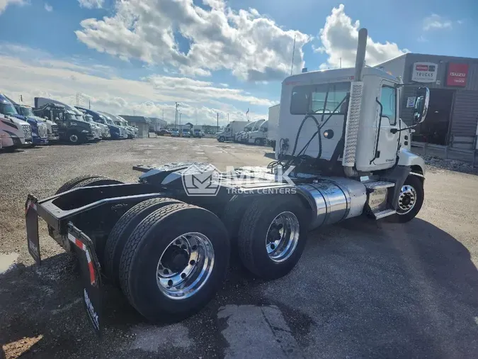 2015 MACK CXU613