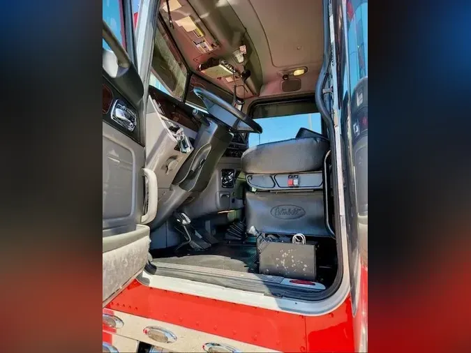 2022 Peterbilt 389