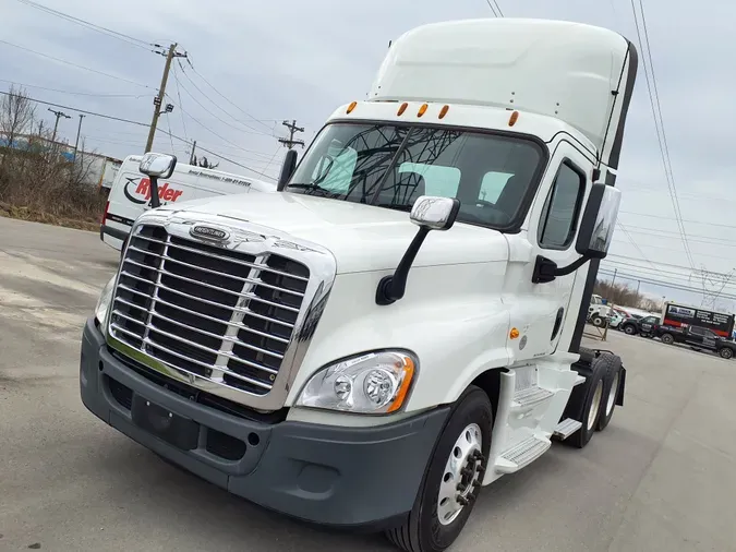 2015 FREIGHTLINER/MERCEDES CASCADIA 125d5283ef6fca8919ee007a87e140af501