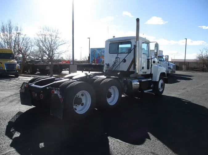 2015 MACK TRUCKS, INC. CHU600