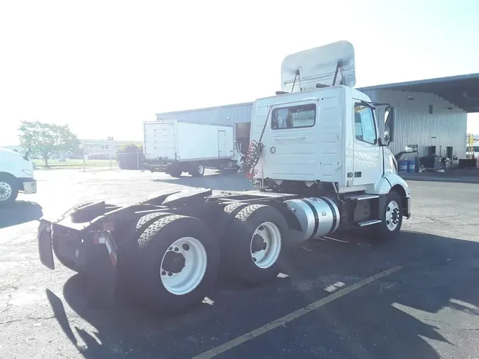 2019 VOLVO VNL64T-300