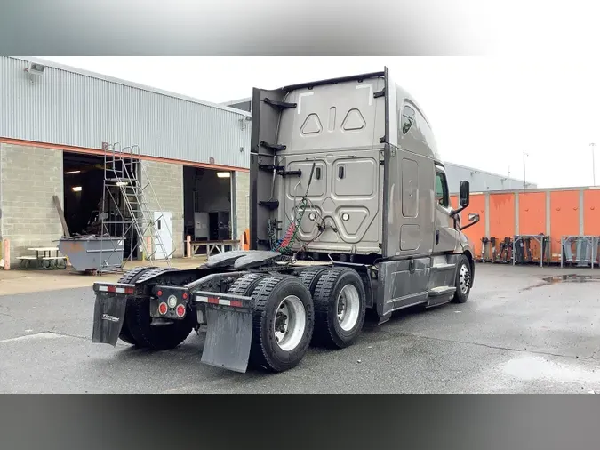 2020 Freightliner Cascadia 126