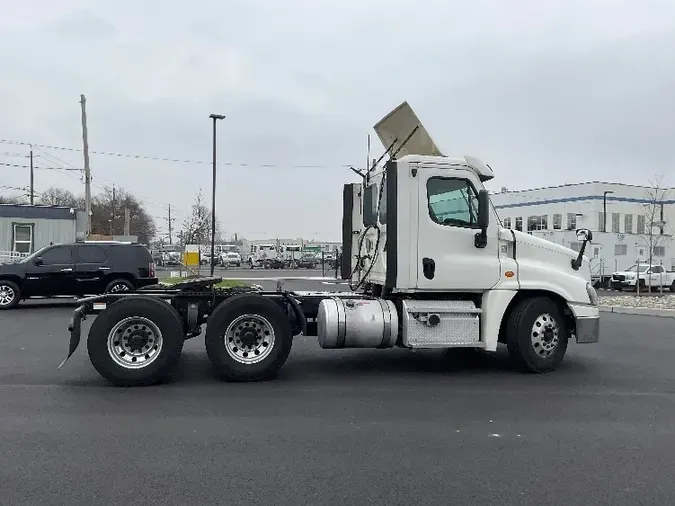 2019 Freightliner X12564ST