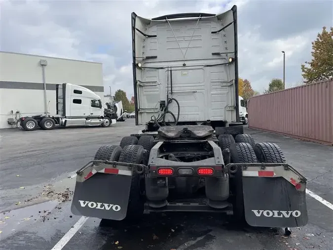 2021 VOLVO VNL64T760