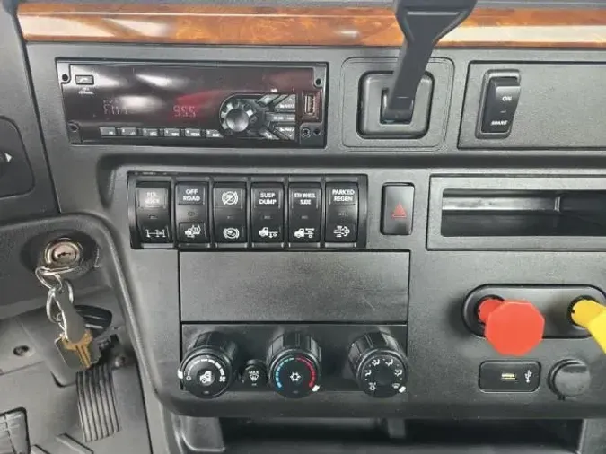 2020 International LT625