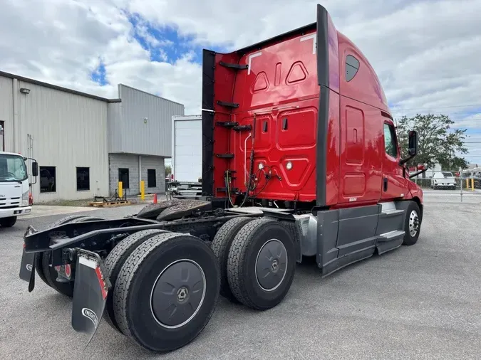 2021 Freightliner Cascadia