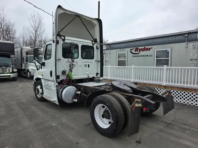 2019 FREIGHTLINER/MERCEDES CASCADIA 113d54637902ac6606d7600ba6a17c7c49a