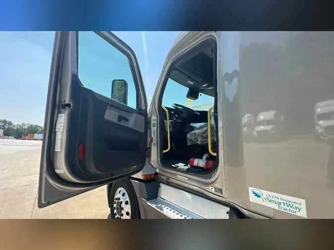 2022 Freightliner Cascadia 126