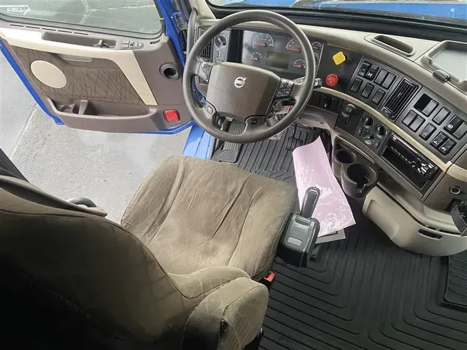 2018 VOLVO VNL670