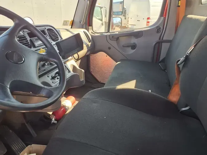 2018 FREIGHTLINER/MERCEDES M2 106