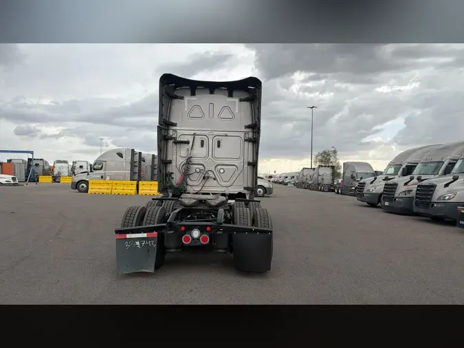 2025 Freightliner Cascadia 126