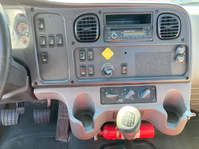 2017 FREIGHTLINER/MERCEDES M2 106