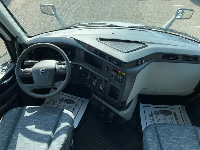 2026 VOLVO VNL64T660