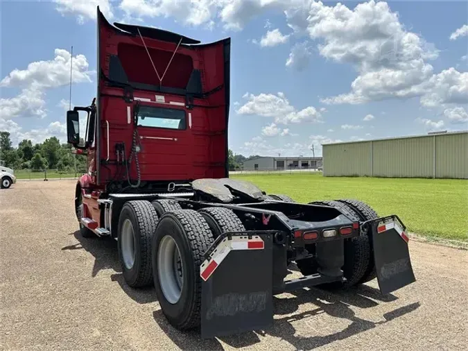 2020 VOLVO VNR64T300