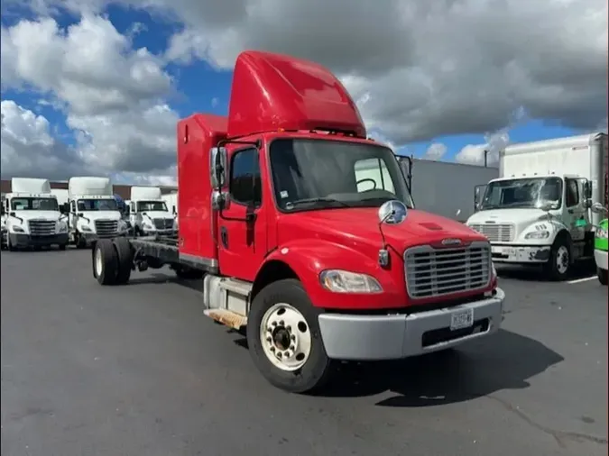 2022 FREIGHTLINER/MERCEDES M2 106d55d65f8ead6b93d1bf0670011c1a386