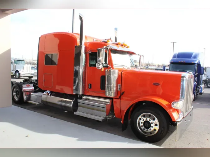 2023 Peterbilt 389