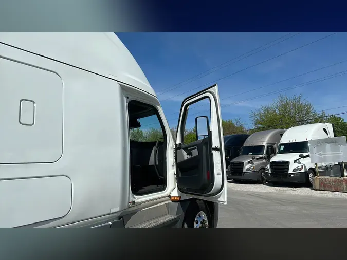 2021 Freightliner Cascadia
