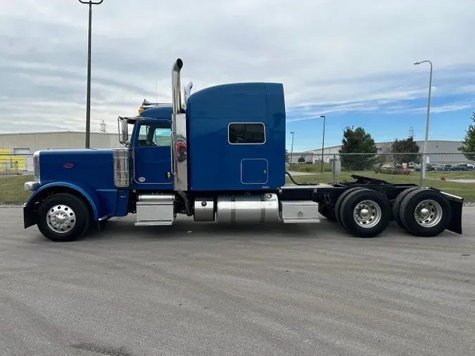 2020 Peterbilt 389