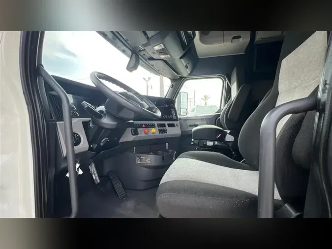 2020 FREIGHTLINER CA126