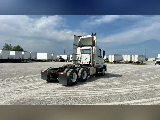 2015 Volvo VNL300