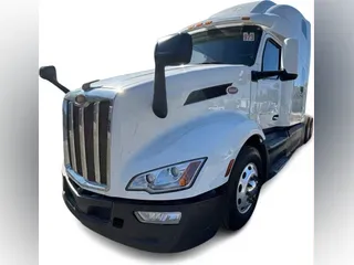 2023 Peterbilt 579