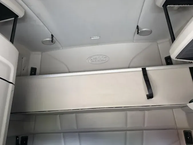 2022 Peterbilt 579d56d6f4f87274d63589b05e343897f9c