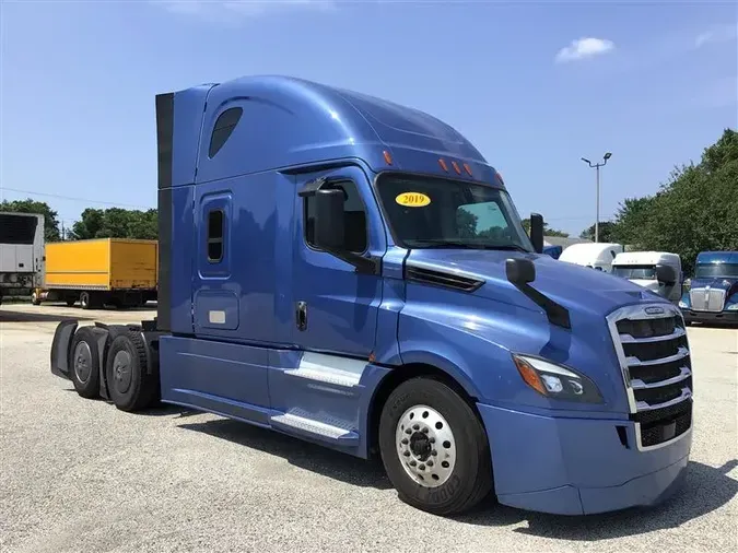 2019 FREIGHTLINER CA126