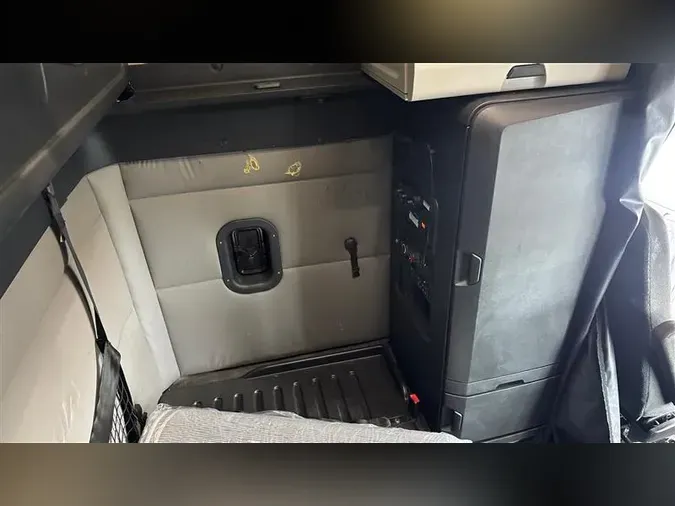 2020 FREIGHTLINER CA126