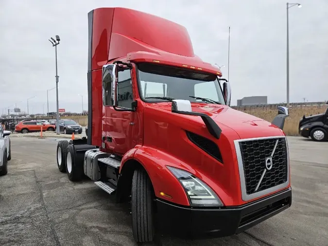 2019 VOLVO VNR64T300