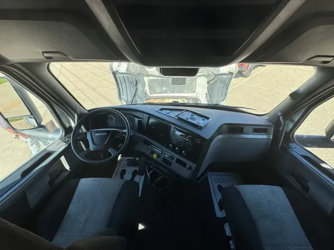 2022 FREIGHTLINER Cascadia 126d579561145d7608a5dae77051345ed55