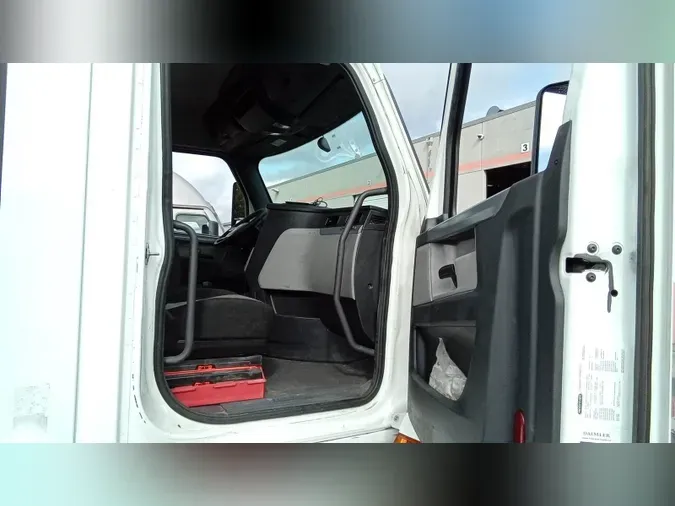 2020 Freightliner Cascadia 126