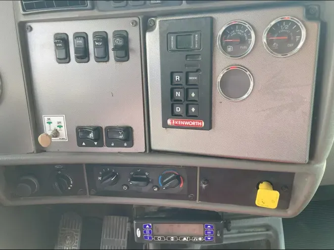2018 KENWORTH TRUCKS T300