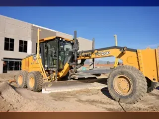 2014 JOHN DEERE 772