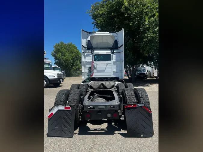 2018 VOLVO VNL64T-300