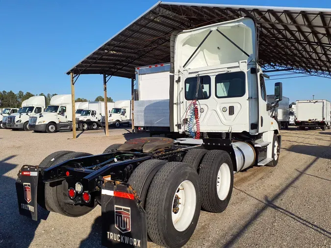 2017 FREIGHTLINER/MERCEDES CASCADIA 125