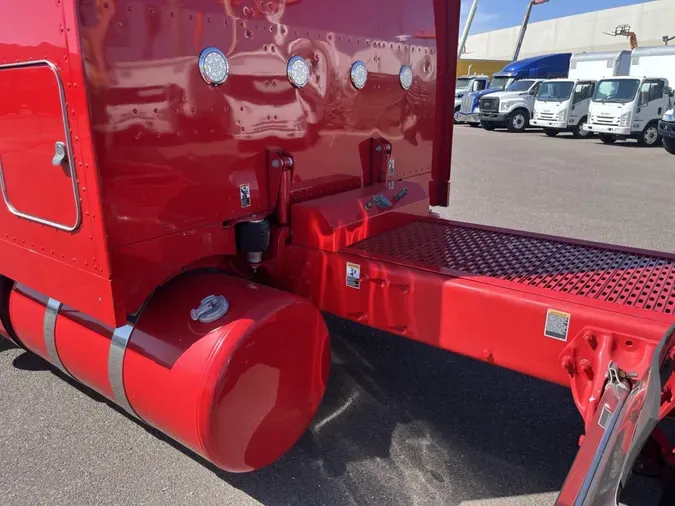 2022 Peterbilt 389