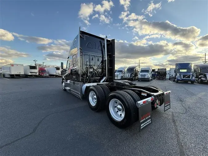 2020 FREIGHTLINER CA126