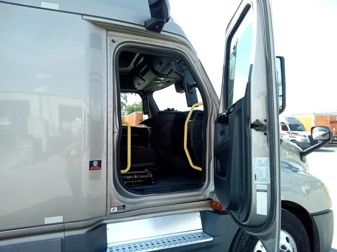2023 Freightliner Cascadia 126