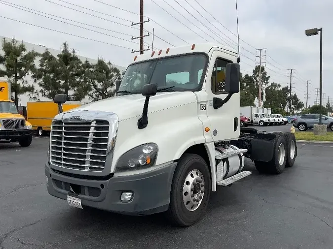 2018 Freightliner X12564ST