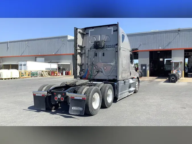 2022 Freightliner Cascadia 126